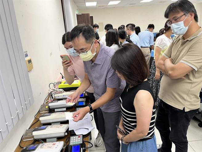 「桃竹竹苗通勤定期票」14日完成整合系统测试，一切就绪，系统确定可于10月2日上路。（新竹市政府提供／陈育贤新竹传真）