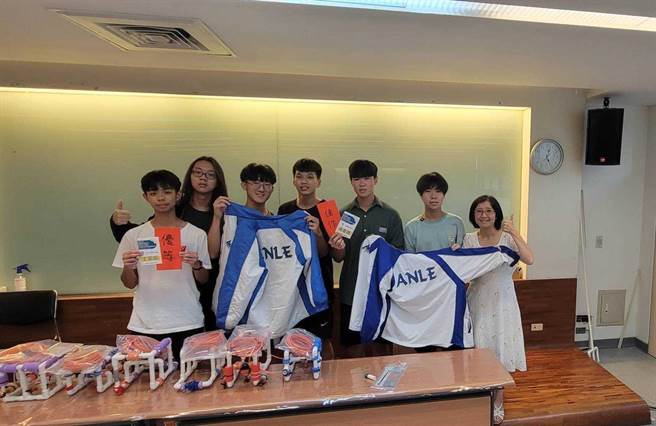 ▲安乐高中同学参加全国高中职水下机器人创客比赛，获得优等及佳作。（基隆市政府提供／徐佑升基隆传真）