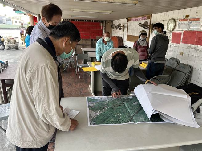 高雄市地政局今年度针对燕巢、田寮、杉林、美浓区4区共6地段8948笔土地进行地籍图重测，总面积高达1784公顷。地政局指出，27日起公告30日，土地所有权人若有异议，期限内向辖管地政事务所缴纳复丈费申请异议复丈。（高雄市地政局提供／崔正纲高雄传真）