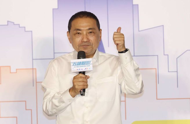新北市長侯友宜（圖）出席五捷聯盟合作備忘錄簽署記者會，並上台致詞。（劉宗龍攝）