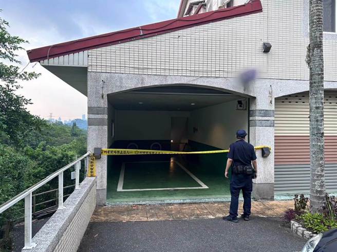 警方于是发现场拉起封锁线，并勘查现场。（中和警分局提供）