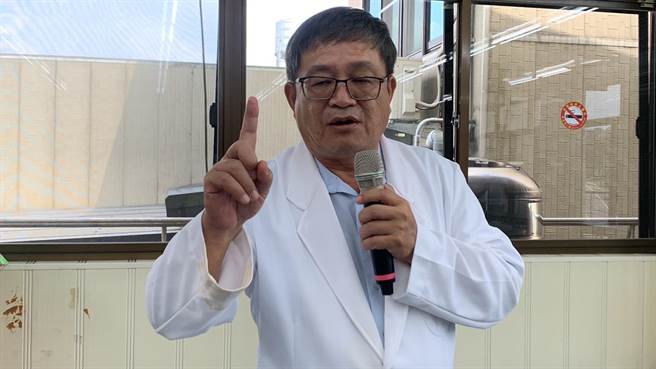 茶改场研究员兼秘书吴声舜盛讚今年的蜜香贵妃茶不但蜜香味浓且后韵十足。曾雪蒨摄