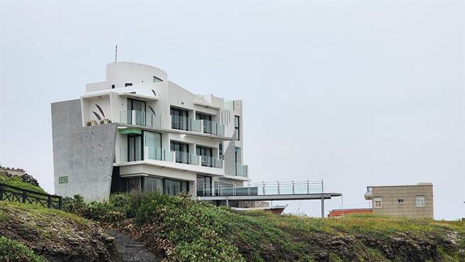 3嫌将被害人软禁一宿的海景民宿，景观和视野俱佳。（许逸民摄）