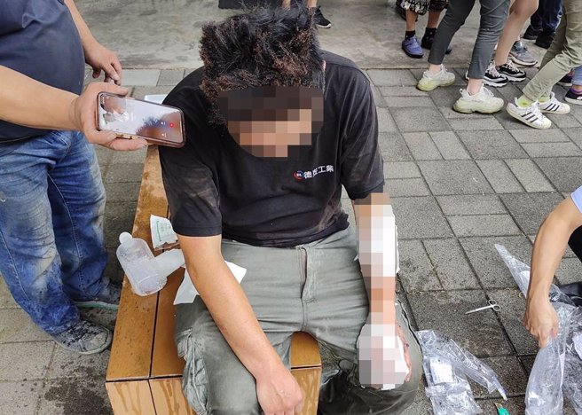 湖口乡济生医药生技发生瓦斯气爆，1名员工受伤。（新竹县消防局提供／罗浚滨新竹传真）