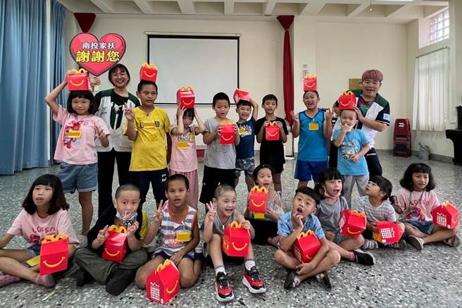 响应美国总部发起回馈社区的全球公益活动「Community month」，麦当劳携手「家扶基金会」，提供多样美味餐点支持儿少参与课外活动。（麦当劳提供／朱世凯台北传真）