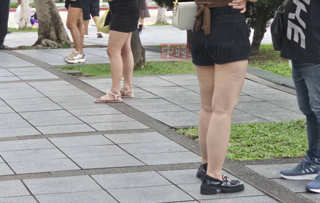 每位流莺下海有着不同故事。（游定刚拍摄）