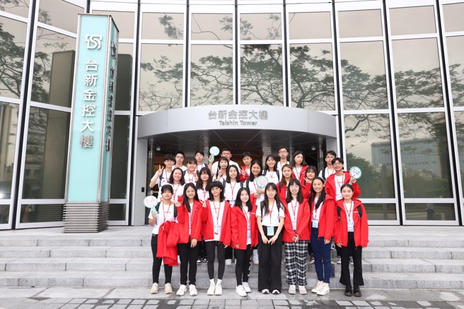 延续实践永续议题，「第24届台新青少年志工菁英奖」鼓励青少年以志愿服务发挥永续影响力。（图/台新青少年基金会提供）