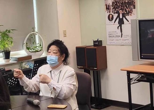 表演艺术界大老、新象艺术创办人许博允在本月4日离世，其妻子樊曼侬14日首度公开现身，谈论对新象艺术未来的规划 （李欣恬摄）