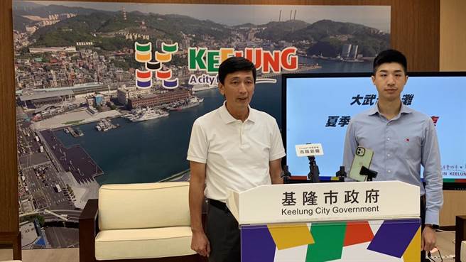 觀銷處代理處長郭憲平表示，海域已設置浮球警戒線（即高潮線起離岸55公尺），請民眾注意安全，大武崙澳底沙灘海域有海流、波浪及離岸流，為防範海域遊憩事故發生，請戲水遊客勿超越浮球警戒線，避免發生意外。（徐佑昇攝）