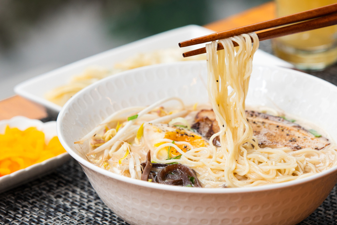 受日本景氣不振影響，不少拉麵店選擇關門大吉。（示意圖／Shutterstock）