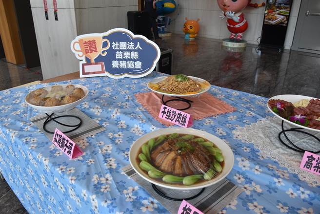 苗栗县养猪协会15日在头份市君乐饭店举办国产猪推广记者会。（谢明俊摄）