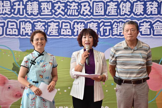 苗栗县养猪协会理事长廖秀红呼吁民眾多採用苗栗在地猪肉。（谢明俊摄）