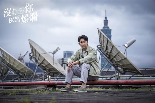 邱凯伟剧中饰演「邱世健」被冠上「渣男」称号。（时创影业提供）