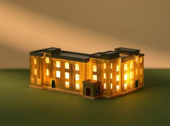 台北市北一女中與一卡通合作推出光復樓立體卡。（校方提供／蔡佩珈台北傳真）