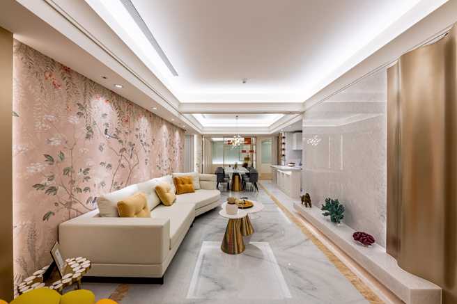 「扬升君悦」规划30、49坪，49坪更为双主卧3房3卫景观户，希望锁定独锺此生活区域、注重地段保值性的客群。图为样品屋内部。（图/信义代销 提供）