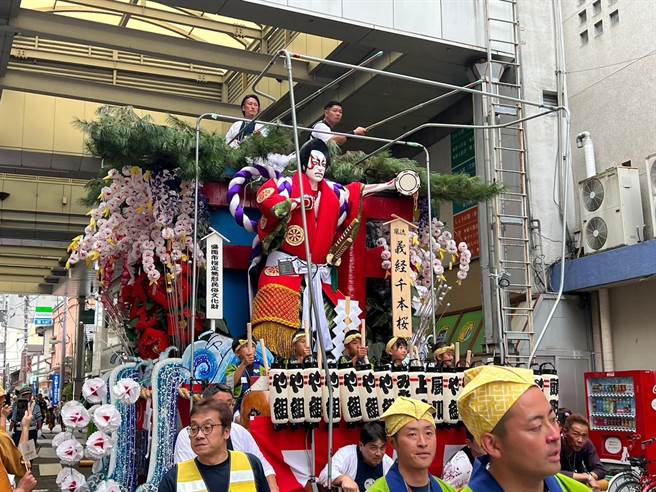 花莲市长魏嘉彦率团到日本盛冈市参加百年歷史山车秋祭庆典。（花莲市公所提供／王志伟花莲传真）