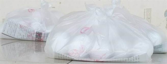 國產雞蛋價格混亂，高雄市大旗美地區有菜販已自行漲至1台斤65元，蛋商坦言雞蛋價格已回不去。（記者林雅惠攝）