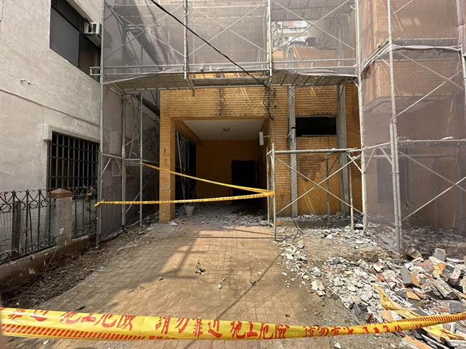 徐男在工地施工时，不慎从3楼鹰架摔落受伤。（警方提供）