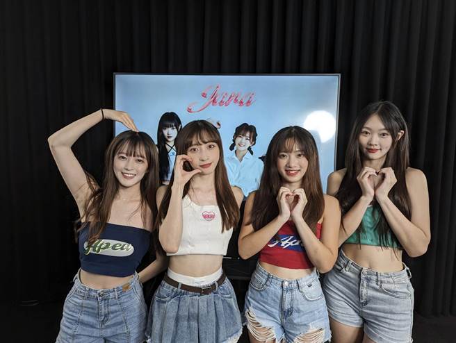 Arya念念（左起）、RainZ 多莉、Ayako毛毛、Jazz薇轩对话超犀利。（Up直播提供）