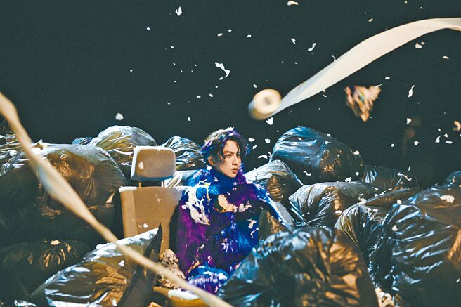 林宥嘉近来推出新歌MV，并宣布将在12月于台北小巨蛋连办3场演唱会。（华研国际提供）