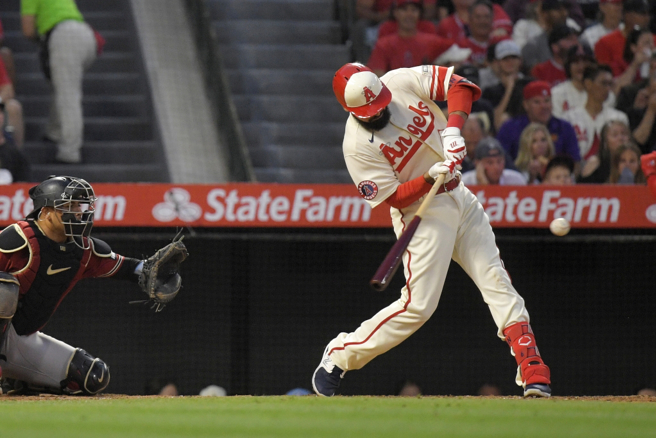 天使队安森尼阮栋被界外球打伤。（美联社资料照）