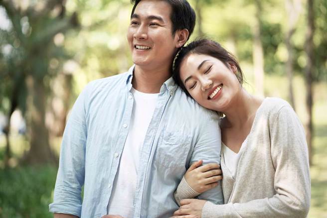 運勢專欄點名生肖猴、鼠、羊、豬的女性天生富貴命，婚後不必為金錢煩惱。（示意圖／Shutterstock）