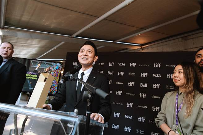 劉德華在本次多倫多影展獲頒「特別貢獻獎」，發表感言：「永遠忘不了大家給的愛」。（台灣映藝提供）