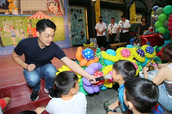 北市消防局于今（16）日下午分别在国立臺湾科学教育馆周边公园道路及内湖区乐活公园社区举办112年「国家防灾日」防灾教育宣导活动，并成立「臺北市到院前超音波小组」。（图／北市消防局提供）