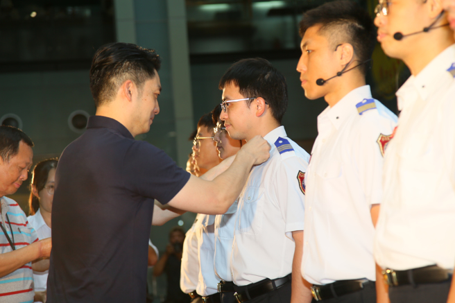 北市消防局于今（16）日下午分别在国立臺湾科学教育馆周边公园道路及内湖区乐活公园社区举办112年「国家防灾日」防灾教育宣导活动，并成立「臺北市到院前超音波小组」。（图／北市消防局提供）