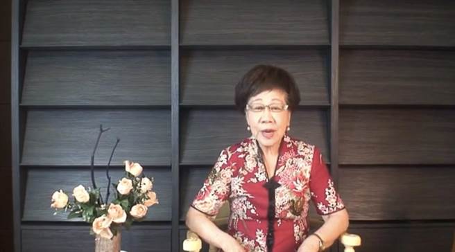 吕秀莲也提到，这次选举所有总统候选人都是男生，好像副总统一定要找女生，台湾的女性候选人真的那么白痴，找女性搭檔，以为女性就会投票给你吗？（摘自吕秀莲YouTube直播）