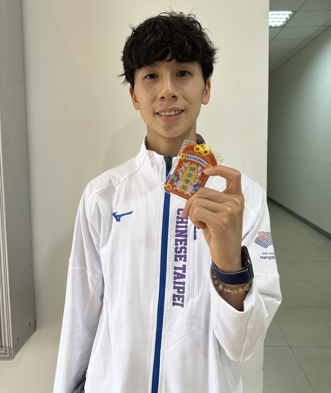 台湾拳击女将林郁婷即将出征杭州亚运，她16日在高雄受访表示，身心灵都已调整到好的状态，行前还特地去烫了一头卷髮，希望站上颁奖台时更好看。（中央社）