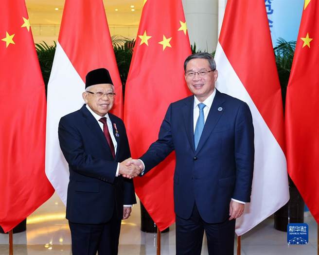 李强会见印尼副总统马鲁夫，盼加强区域和多边事务协调配合。（新华社）