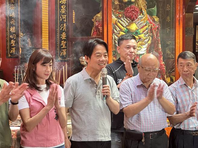 民进党总统参选人赖清德今日赴松山慈佑宫参香。（黄婉婷摄）