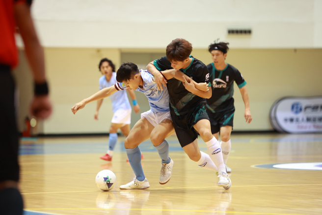 天晴和OKANE中华队国脚拚斗激烈。（FS1提供）