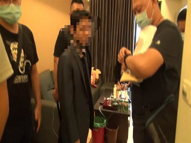 中市男子投资廖男经营的KTV，撤资谈判被围殴，还不退资金，警方查获送办。（陈淑芬翻摄）