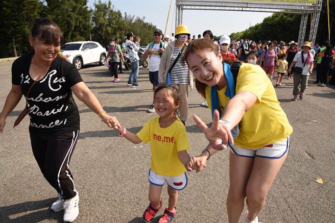 许多亲子家庭共同参与。（苗栗县政府提供／李京升苗栗传真）