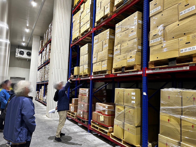 卫生局稽查物流仓储蛋品冷藏仓库。（图／新北市卫生局提供）