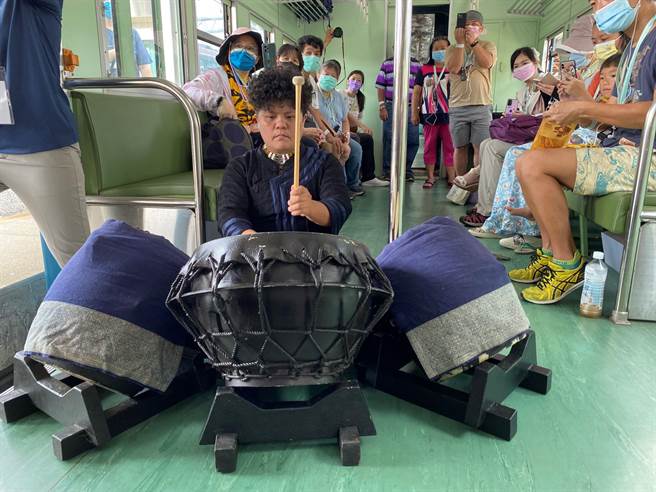 蓝皮列车将于18日限量开卖，带领旅客漫游南方铁道风景，深度探索屏东。（屏县府提供／谢佳潾屏东传真）