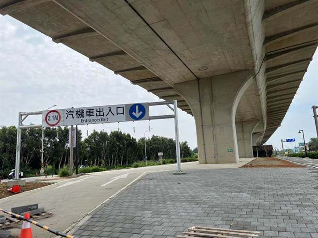 桃园市海管处新建台61桥下停车场，提供223格免费汽机车停车位，10月中旬启用。（吕筱蝉摄）
