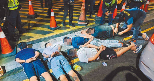 高雄市大寮区88快速道路桥下去年发生枪击案。（图／翻摄画面）