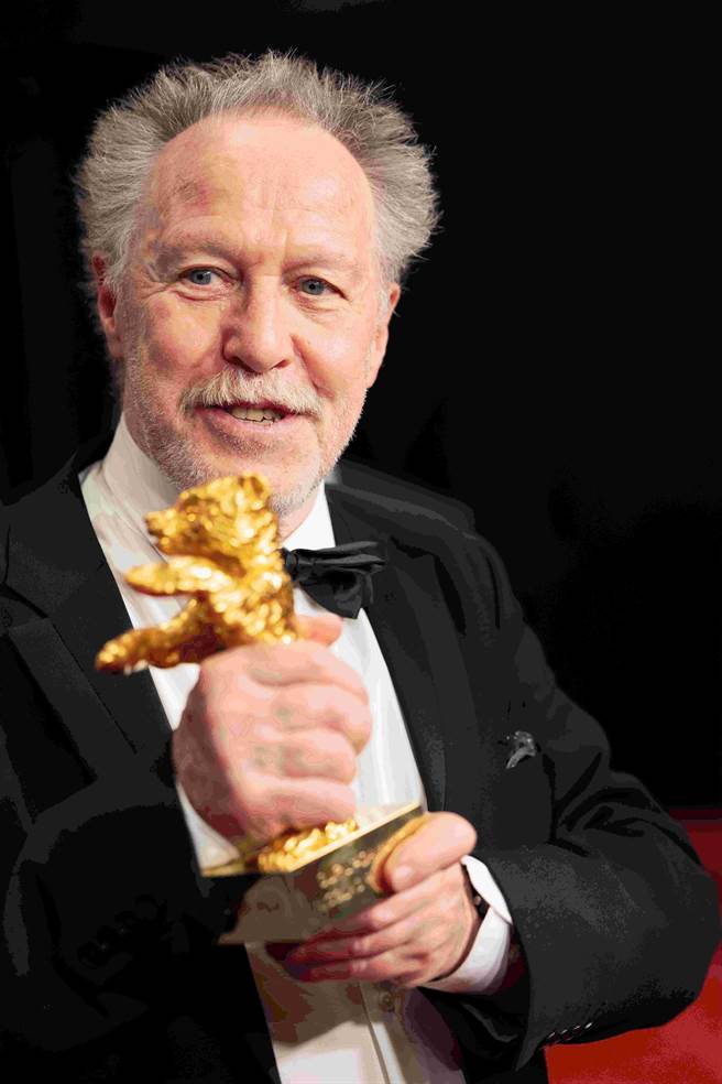 法国纪录片导演尼可拉斯菲力柏特，以《塞纳河上的船屋》夺今年柏林影展金熊奖。（海鹏提供）