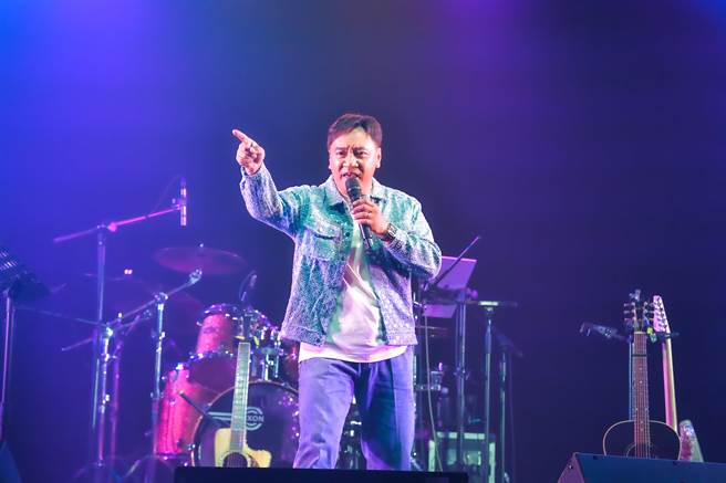 施孝荣昨举办个人专场演唱会。（上行诗音乐提供）