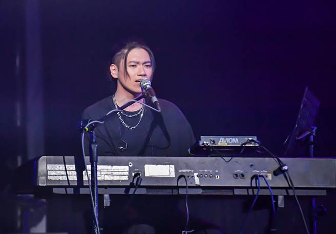 施孝荣昨举办个人专场演唱会。（上行诗音乐提供）