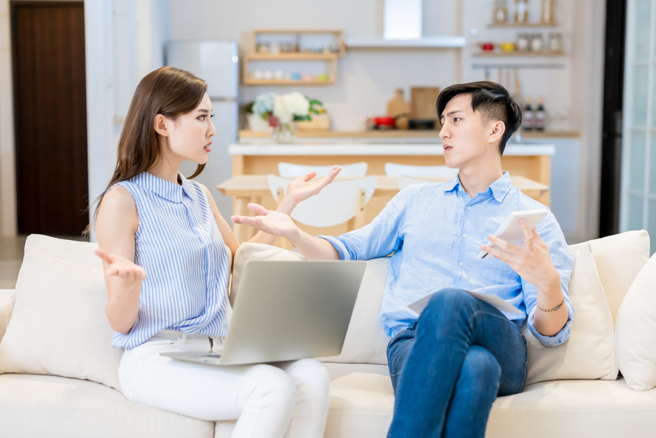 女子PO文表示，因分手被男方要求还交往时的礼物，真的毁了三观」。（示意图shutterstock）