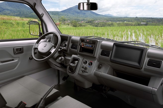 CARRY车室宽敞，更结合中控台整合式排檔杆、大量置物空间等实用设计。（TAIWAN SUZUKI提供／陈大任台北传真）