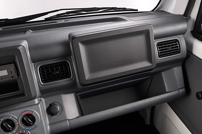 副驾驶前方置物设计。（TAIWAN SUZUKI提供／陈大任台北传真）