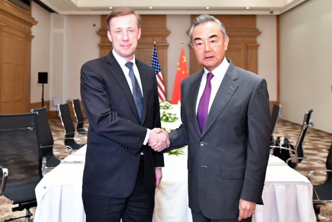 中央外事办主任王毅与美国白宫国安顾问沙利文近日在马尔他举行多次会晤，可望促成11月在旧金山举行的亚太经济合作组织(APEC)峰会。（图／中国外交部）