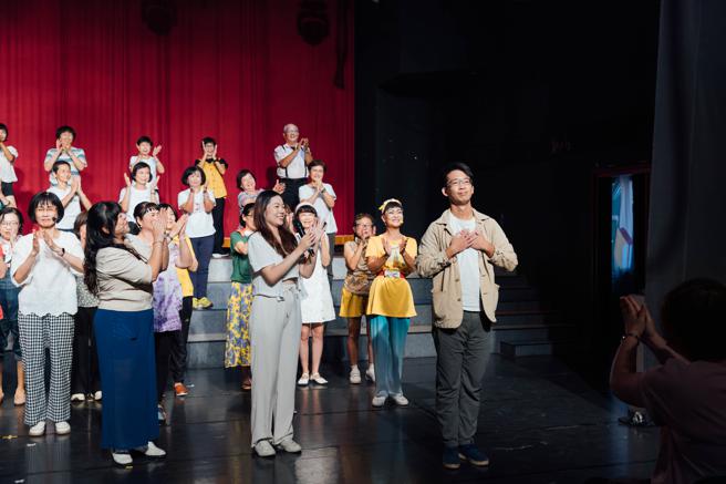 戏剧工作坊课程带领学员们更深入挖掘自身的情感记忆，剧本也加入更多内心的探索与认识（图片来源：高雄市文化局提供）
