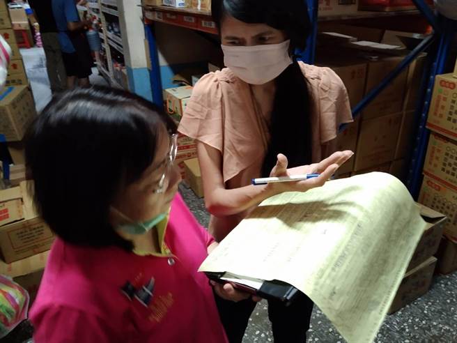 新北市教育局目前专案小组针对供应新北市学校午餐的11家团膳业者均到厂第一次查核完毕，目前新北学校午餐均使用国产蛋。（新北市教育局提供）