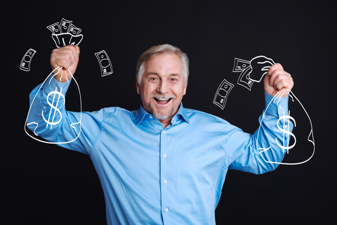 劳保老年给付的多寡与「投保年资」和「薪资级距」有直接正相关。（示意图/shutterstock）